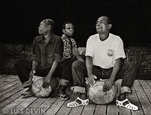 Aka Pygmies single skin drums